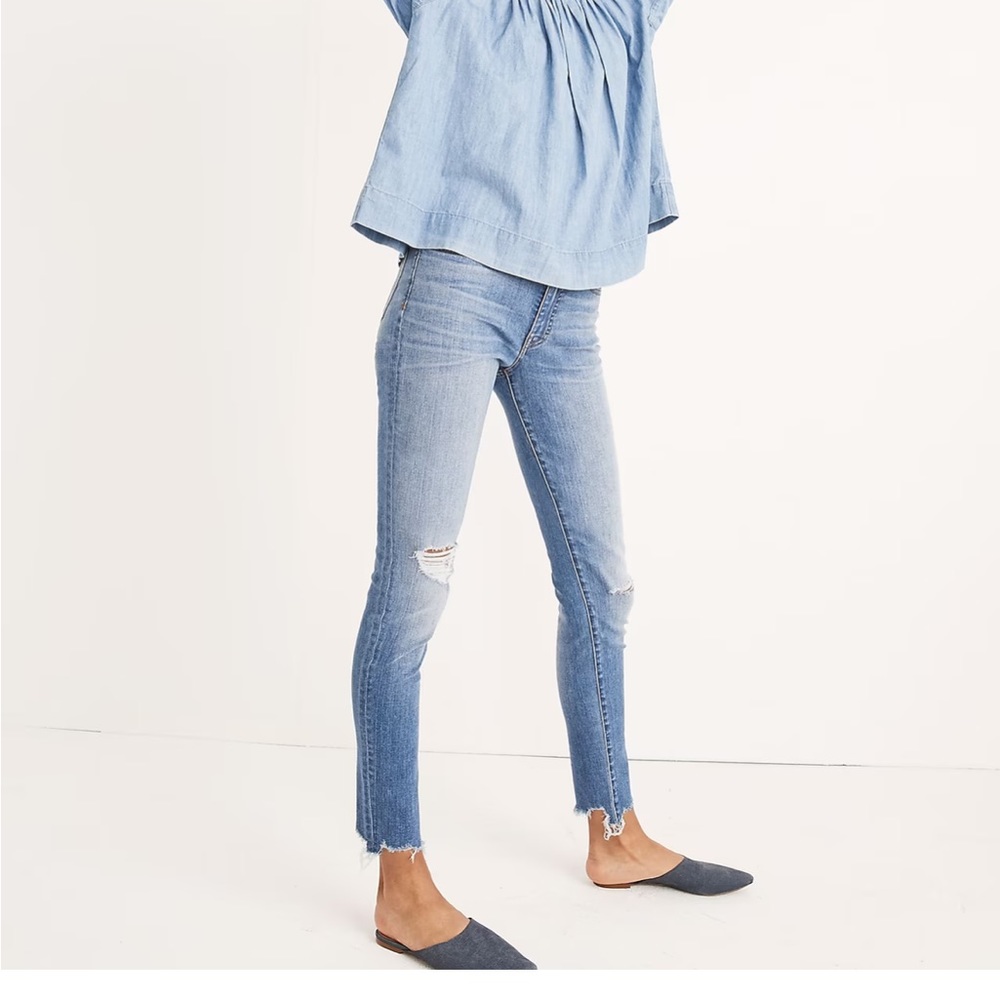 Madewell 9" Mid-Rise Skinny Jeans in Frankie Wash: Torn-Knee Edition